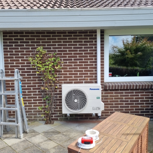 Varmepumpe monteret på hus